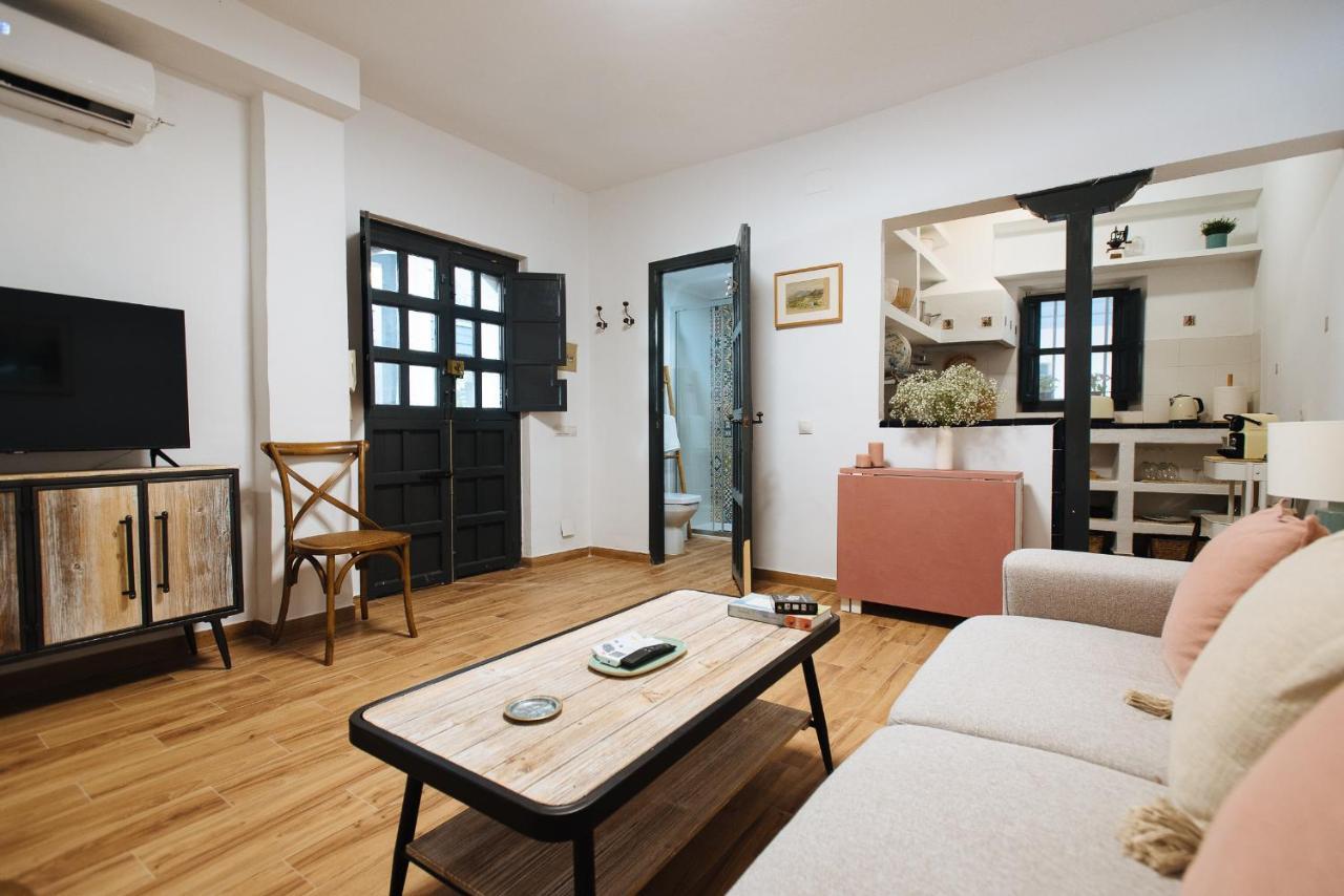 Aitana'S Retreat With Charming Garden Apartment Seville Exterior photo